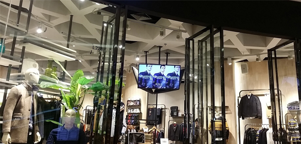 服裝店廣告機(jī)應(yīng)用案例